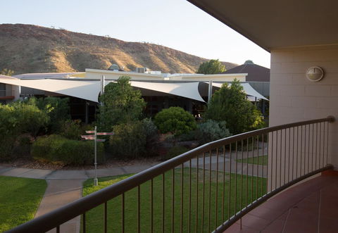 Crowne Plaza Alice Springs Lasseters, An IHG Hotel - Accommodation Redcliffe 18