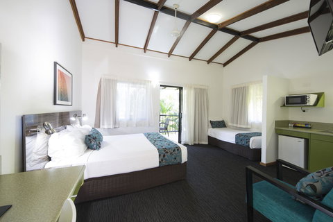 Palms City Resort - Accommodation Redcliffe 5