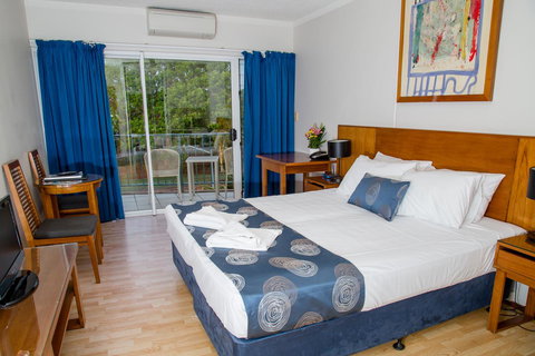 Cullen Bay Resorts - Accommodation Redcliffe 6
