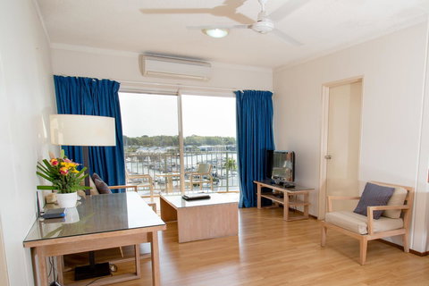Cullen Bay Resorts - Accommodation Redcliffe 2