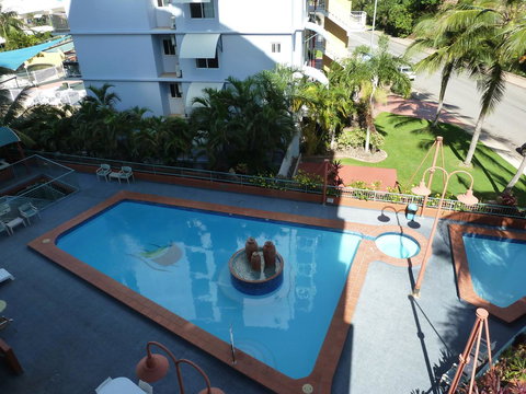 Cullen Bay Resorts - Accommodation Redcliffe 13