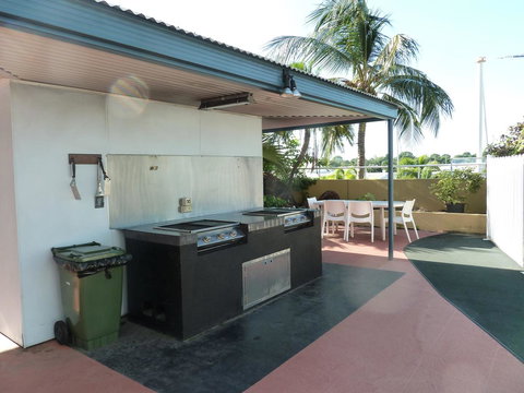 Cullen Bay Resorts - Accommodation Redcliffe 19