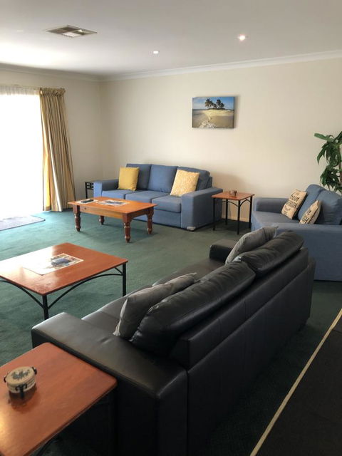Beaches Serviced Apartments - Accommodation Redcliffe 7