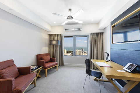 Oaks Darwin Elan Hotel - Accommodation Redcliffe 13