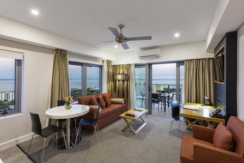 Oaks Darwin Elan Hotel - Accommodation Redcliffe 2