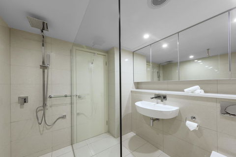Oaks Darwin Elan Hotel - Accommodation Redcliffe 4