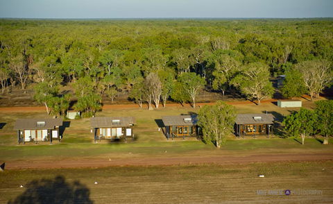 Wildman Wilderness Lodge - Accommodation Redcliffe 1