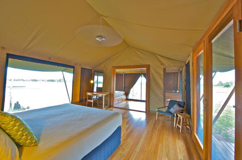 Wildman Wilderness Lodge - Accommodation Redcliffe 9
