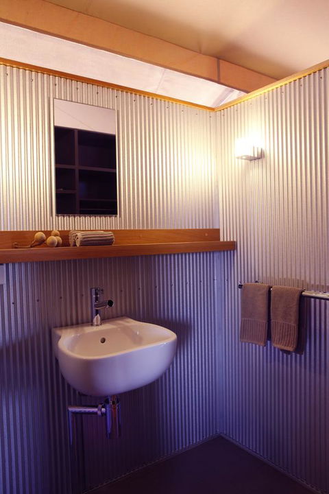Wildman Wilderness Lodge - Accommodation Redcliffe 11