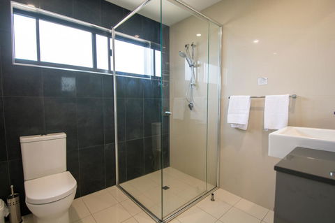 Magnum Serviced Apartments - Accommodation Redcliffe 35