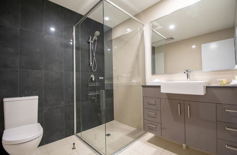 Magnum Serviced Apartments - Accommodation Redcliffe 10