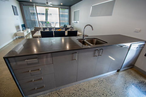 Magnum Serviced Apartments - Accommodation Redcliffe 6