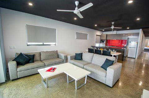 Magnum Serviced Apartments - Accommodation Redcliffe 5