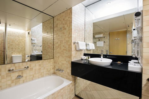 DoubleTree By Hilton Esplanade Darwin - Accommodation Redcliffe 11