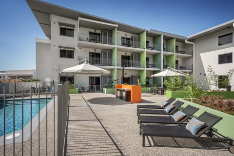 Hudson Berrimah - Accommodation Redcliffe 1
