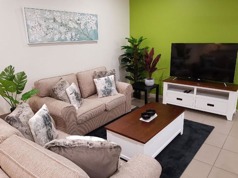 Darwin-Ocean Views, Tropical Getaway, Pool & Aircon - Accommodation Redcliffe 3