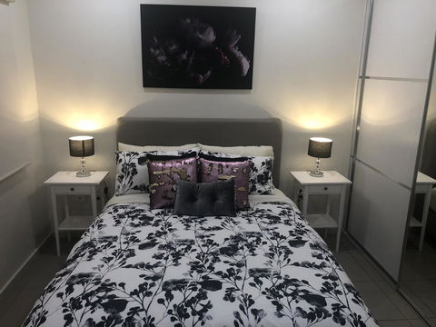 Darwin-Ocean Views, Tropical Getaway, Pool & Aircon - Accommodation Redcliffe 2