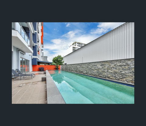 Darwin-Ocean Views, Tropical Getaway, Pool & Aircon - Accommodation Redcliffe 18