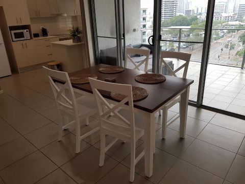 Darwin-Ocean Views, Tropical Getaway, Pool & Aircon - Accommodation Redcliffe 7