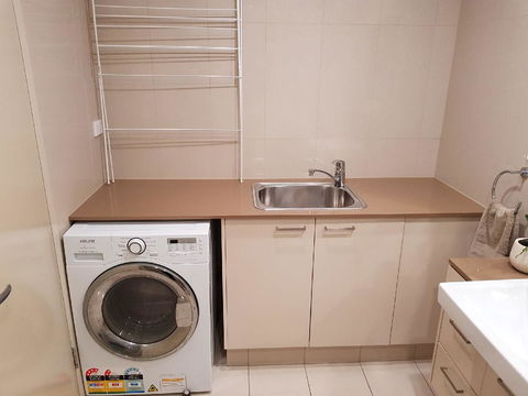 Darwin-Ocean Views, Tropical Getaway, Pool & Aircon - Accommodation Redcliffe 16