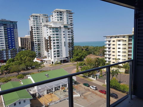 Darwin-Ocean Views, Tropical Getaway, Pool & Aircon - Accommodation Redcliffe 20