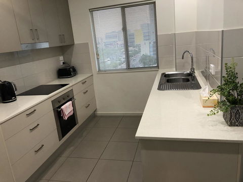 Darwin-Ocean Views, Tropical Getaway, Pool & Aircon - Accommodation Redcliffe 10
