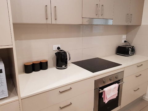 Darwin-Ocean Views, Tropical Getaway, Pool & Aircon - Accommodation Redcliffe 9