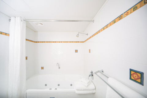 Corrigans Cove - Accommodation Redcliffe 9