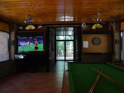 DARWIN'S SHADY ACRES RETREAT - Accommodation Redcliffe 16