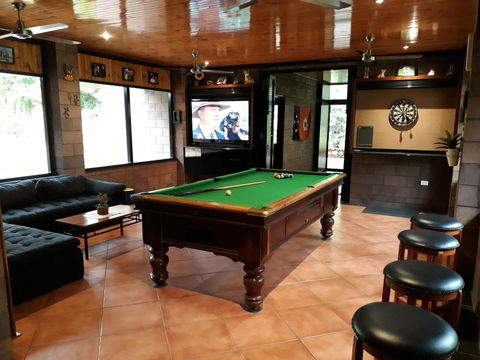 DARWIN'S SHADY ACRES RETREAT - Accommodation Redcliffe 18