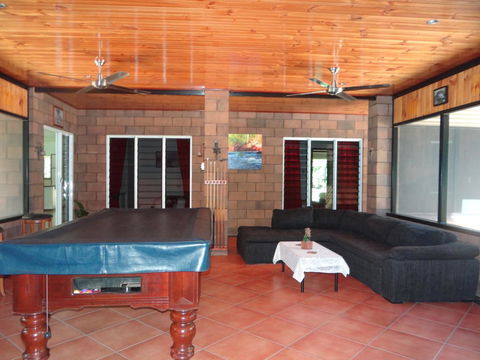 DARWIN'S SHADY ACRES RETREAT - Accommodation Redcliffe 17