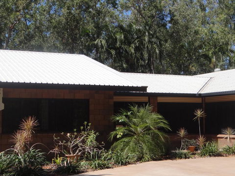 DARWIN'S SHADY ACRES RETREAT - Accommodation Redcliffe 5