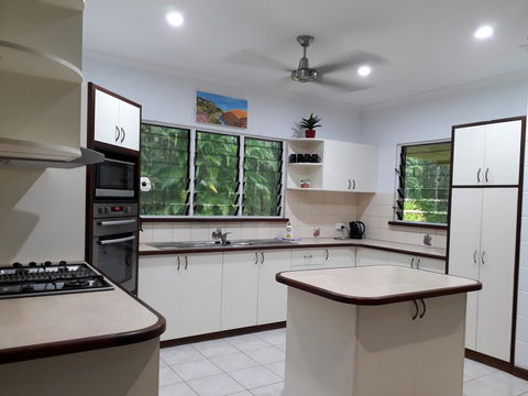 DARWIN'S SHADY ACRES RETREAT - Accommodation Redcliffe 23