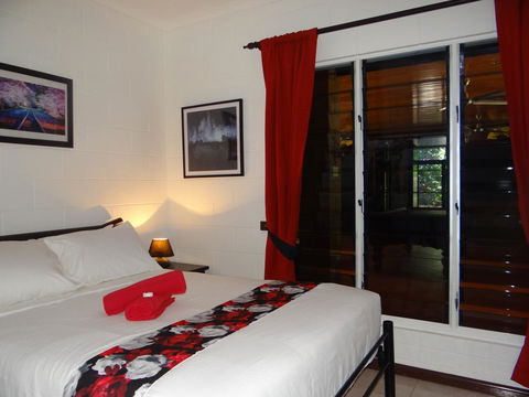 DARWIN'S SHADY ACRES RETREAT - Accommodation Redcliffe 36