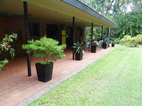 DARWIN'S SHADY ACRES RETREAT - Accommodation Redcliffe 7
