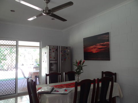 DARWIN'S SHADY ACRES RETREAT - Accommodation Redcliffe 25