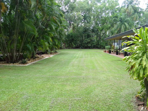 DARWIN'S SHADY ACRES RETREAT - Accommodation Redcliffe 8