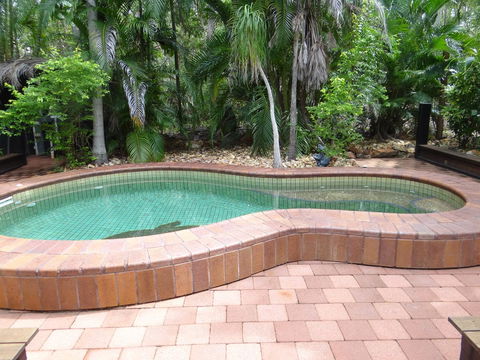 DARWIN'S SHADY ACRES RETREAT - Accommodation Redcliffe 14
