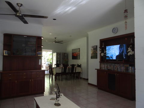 DARWIN'S SHADY ACRES RETREAT - Accommodation Redcliffe 20