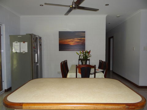 DARWIN'S SHADY ACRES RETREAT - Accommodation Redcliffe 24