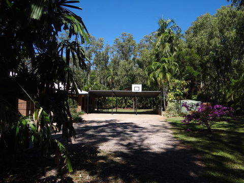 DARWIN'S SHADY ACRES RETREAT - Accommodation Redcliffe 4