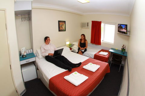 Value Inn - Accommodation Redcliffe 12