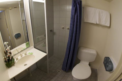 Value Inn - Accommodation Redcliffe 13