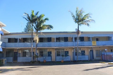 Golden Sands Motor Inn - Accommodation Redcliffe 11