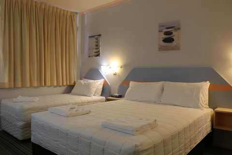 Golden Sands Motor Inn - Accommodation Redcliffe 12