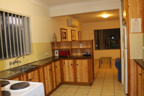 Golden Sands Motor Inn - Accommodation Redcliffe 7