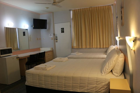 Golden Sands Motor Inn - Accommodation Redcliffe 25
