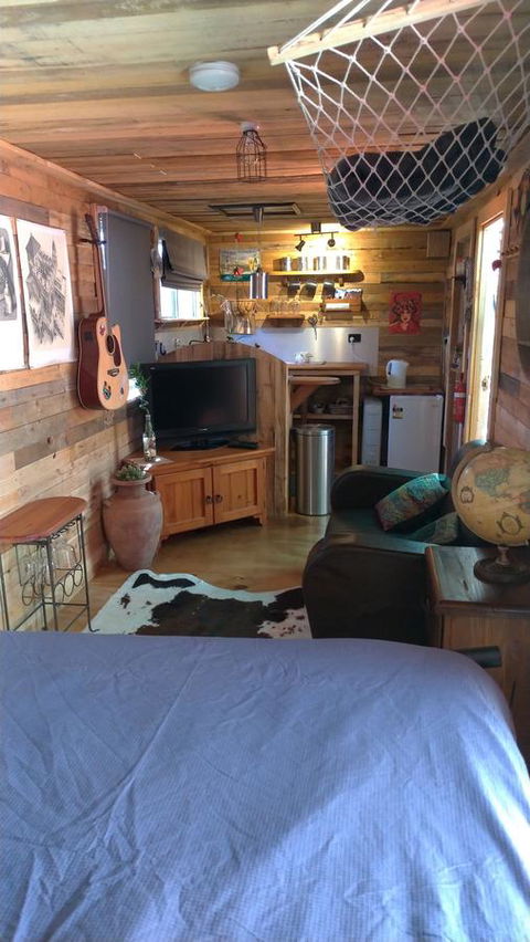 Alice\'s Secret Travellers Inn - Accommodation Redcliffe 1