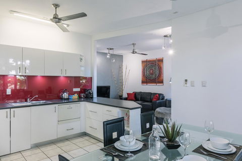 CitySide Apartment - 2 Bedroom With Private Courtyard - Accommodation Redcliffe 0