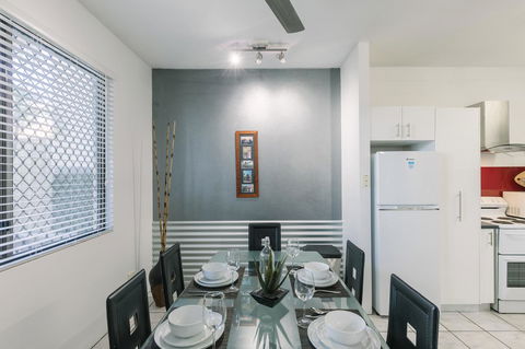 CitySide Apartment - 2 Bedroom With Private Courtyard - Accommodation Redcliffe 2
